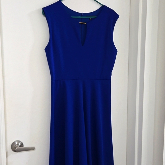 Dress - Picture 1 of 4